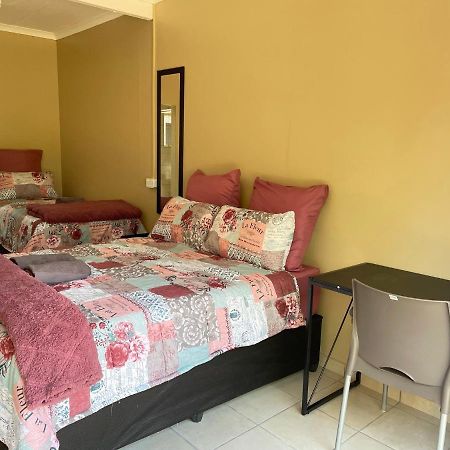 Hotel 4 On Sirius Polokwane Esterno foto