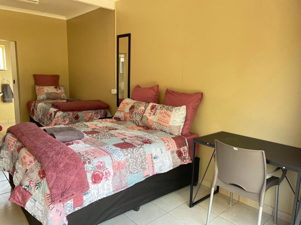 Hotel 4 On Sirius Polokwane Esterno foto