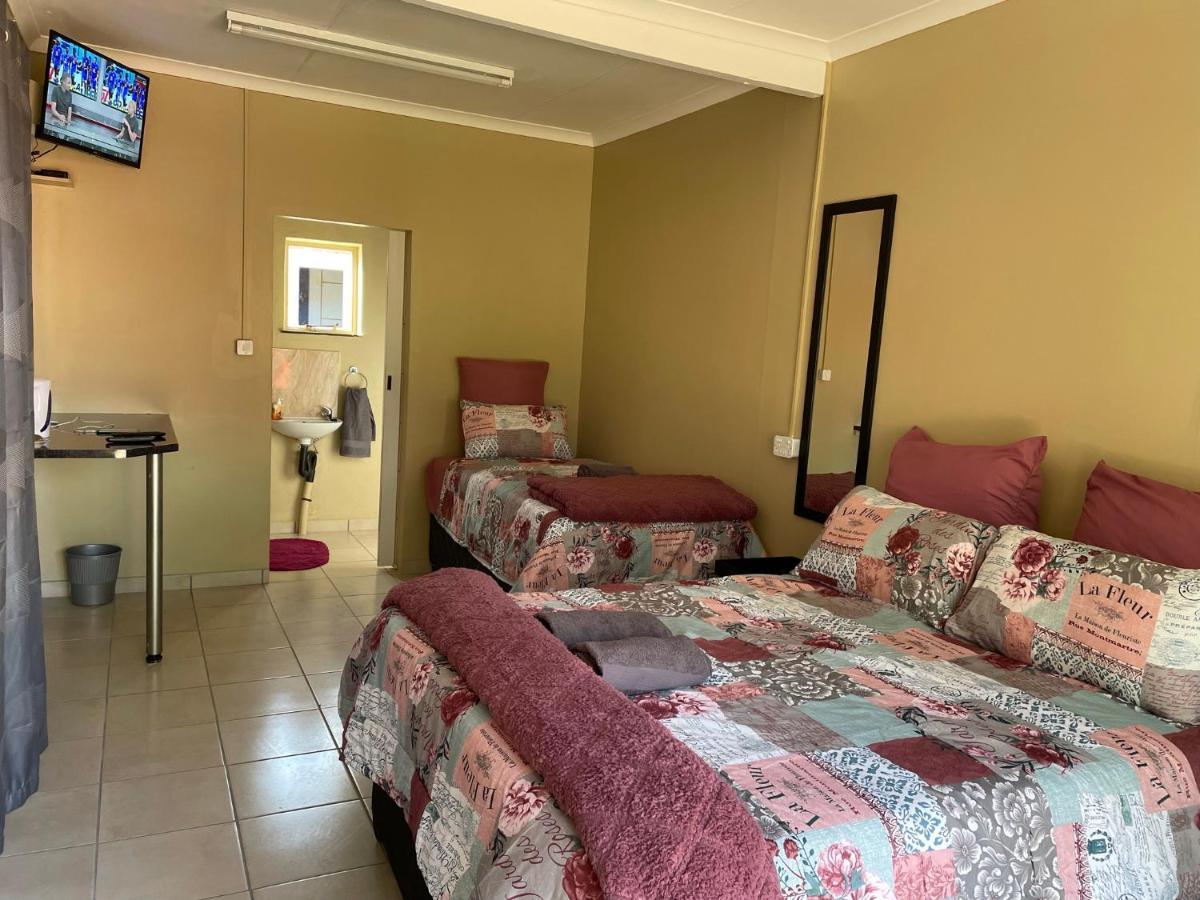 Hotel 4 On Sirius Polokwane Esterno foto