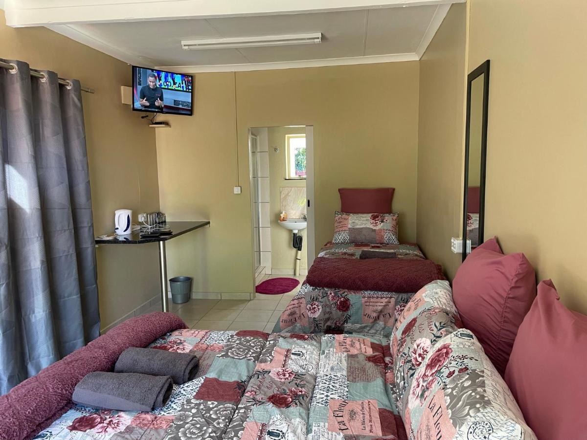 Hotel 4 On Sirius Polokwane Esterno foto
