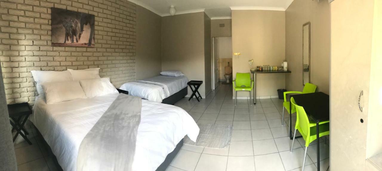 Hotel 4 On Sirius Polokwane Esterno foto