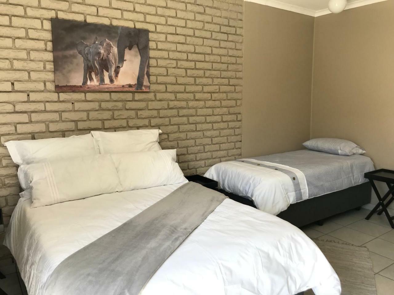 Hotel 4 On Sirius Polokwane Esterno foto